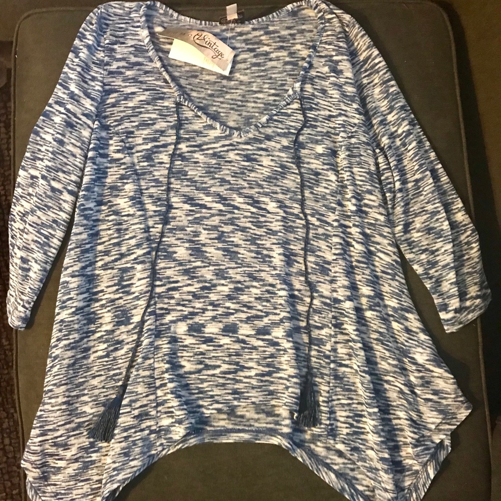 Mid-sleeve top